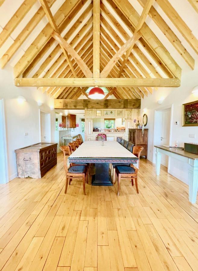 פולברו House On The Brooks Self Catering Holiday Let South Downs West Sussex Sleeps 14 מראה חיצוני תמונה