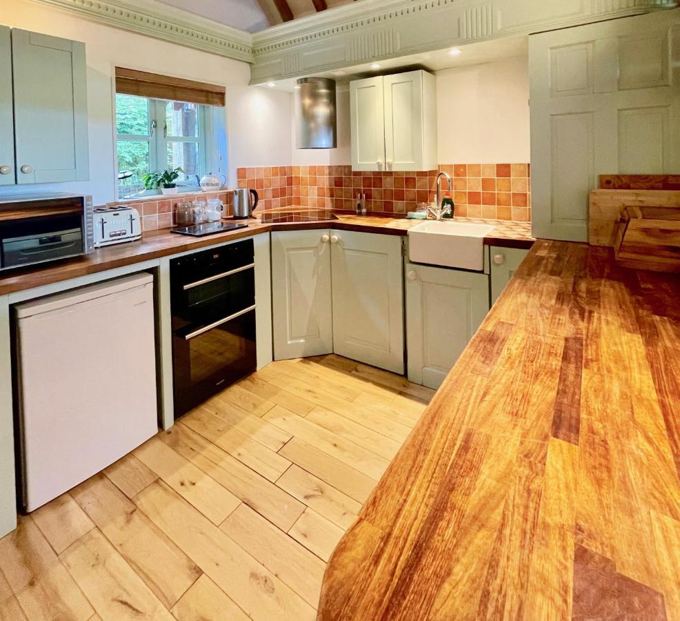 פולברו House On The Brooks Self Catering Holiday Let South Downs West Sussex Sleeps 14 מראה חיצוני תמונה