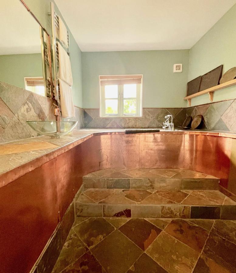 פולברו House On The Brooks Self Catering Holiday Let South Downs West Sussex Sleeps 14 מראה חיצוני תמונה