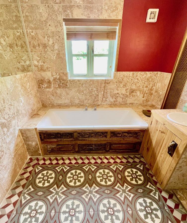 פולברו House On The Brooks Self Catering Holiday Let South Downs West Sussex Sleeps 14 מראה חיצוני תמונה