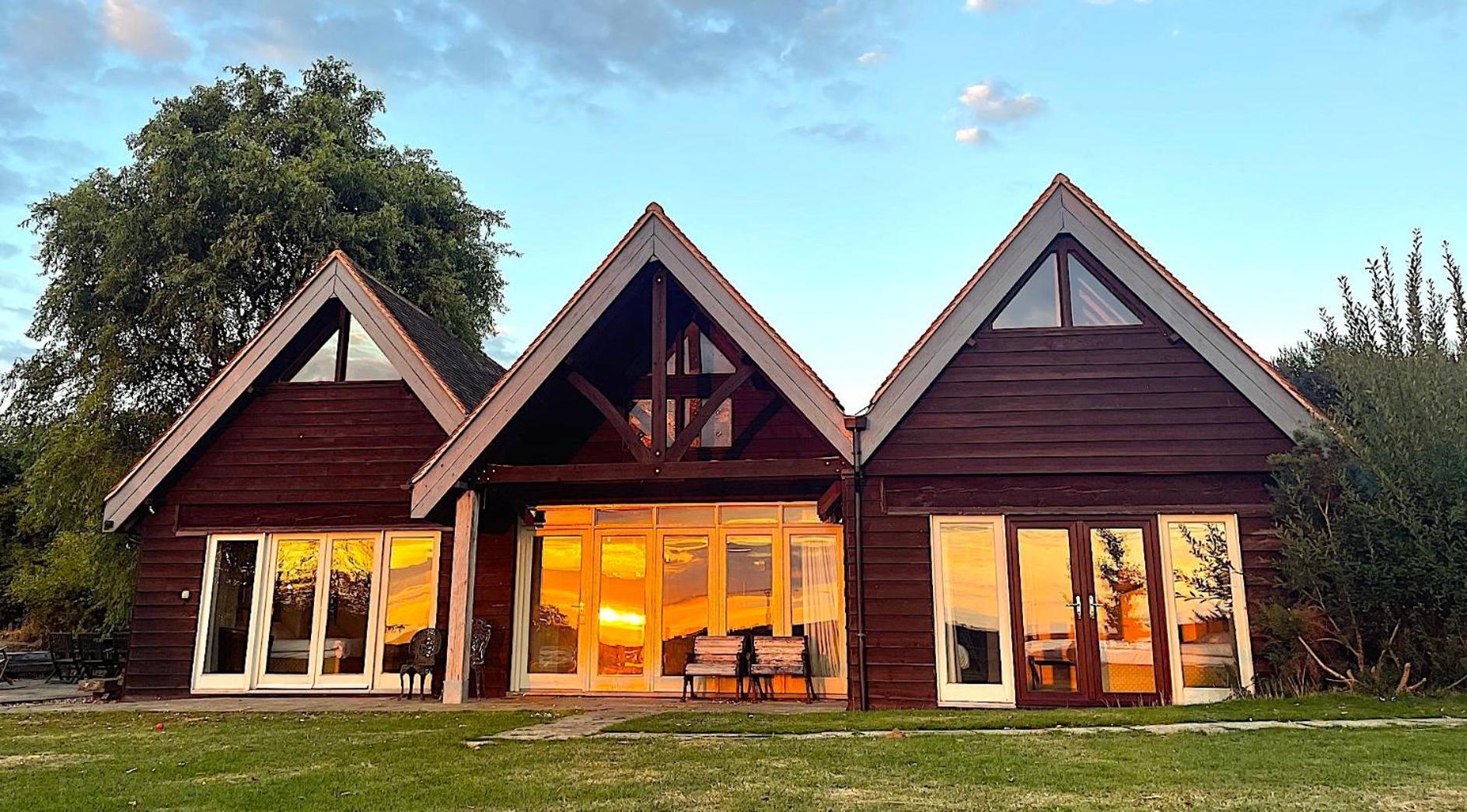 פולברו House On The Brooks Self Catering Holiday Let South Downs West Sussex Sleeps 14 מראה חיצוני תמונה